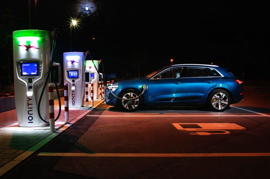  Audi e-tron 55 Quattro 2019 года  (WW) (фото 420 из 452)